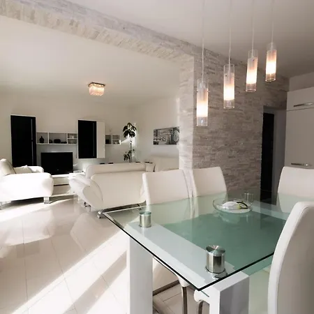 House Queens With Sea View Гостевой дом 3*
