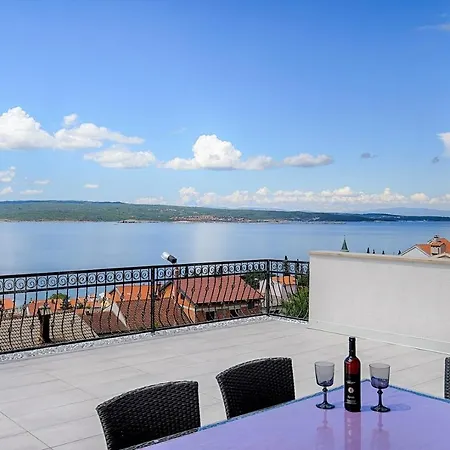 House Queens With Sea View 3*