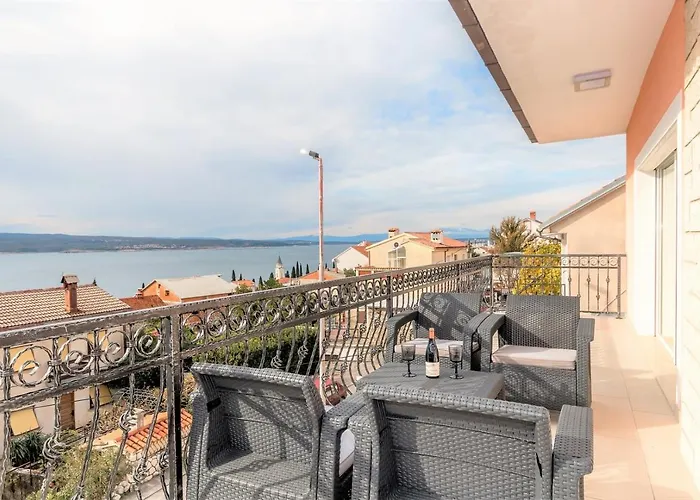 House Queens With Sea View 3*