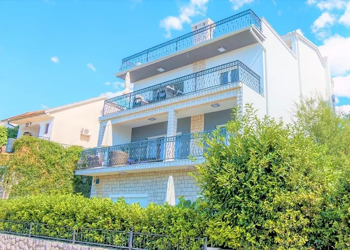 House Queens With Sea View 3* Selce