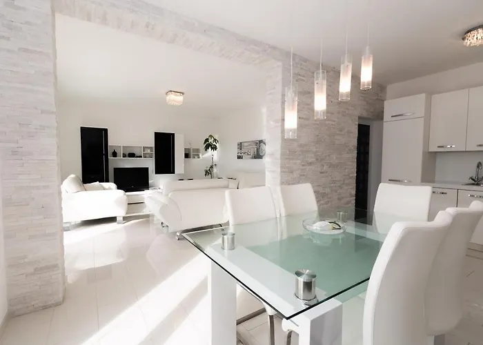 House Queens With Sea View 3* Selce
