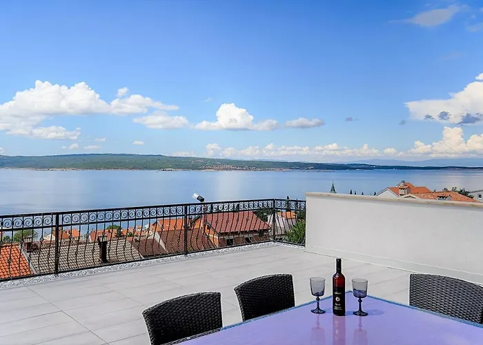 House Queens With Sea View 3*