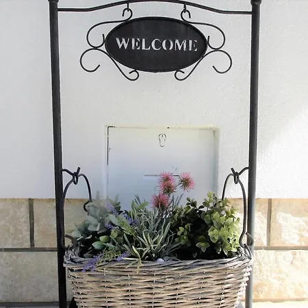 House Queens With Sea View