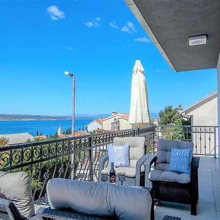 House Queens With Sea View Selce