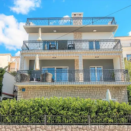 House Queens With Sea View 3* Selce