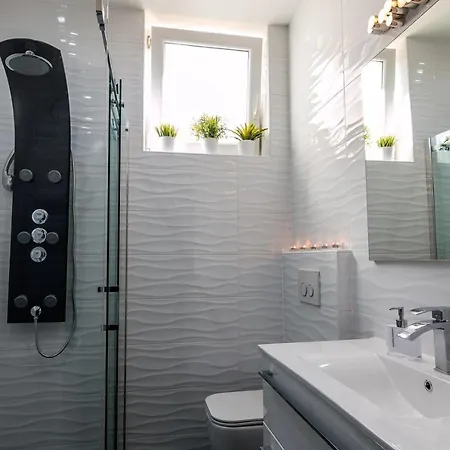 House Queens With Sea View 3*