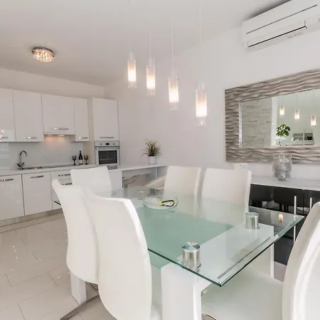 House Queens With Sea View Pensjonat