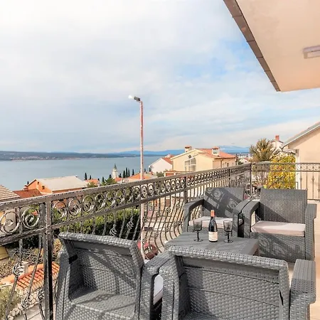 House Queens With Sea View 3*