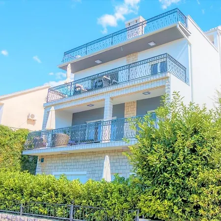 House Queens With Sea View 3* Selce