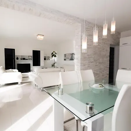 House Queens With Sea View 3* Selce