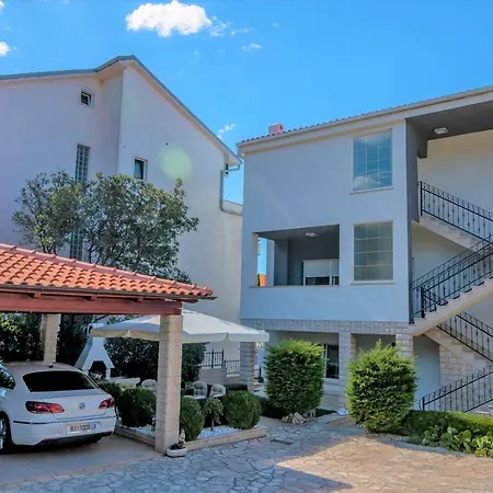House Queens With Sea View Gasthof Selce