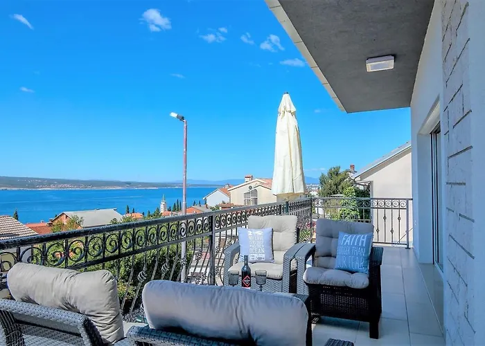 House Queens With Sea View Selce